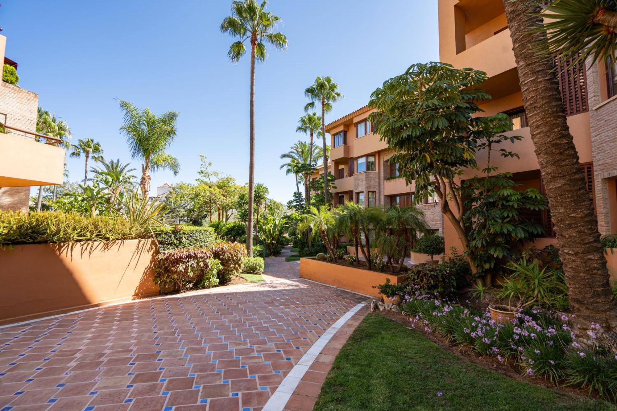Apartamento Lujoso Duplex 3 En Gran Bahia De *